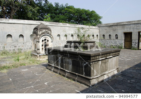 Tomb of Mastani Bai Saheb, daughter of Maharaja Chhatrasal and Ruhani Bai Begum located at Pabal, near Pune, Maharashtra, India 94994577
