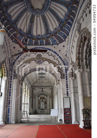 Beautiful interior of Jama Masjid built by Nawab Mohammad Ali Shah Bahadur in the year 1839. It is one of the oldest historical landmarks in Lucknow, Uttar Pradesh, India 94994733