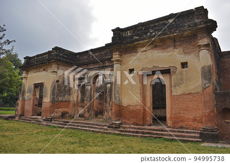 Begum Kothi at the British Residency built by Nawab Asaf Ud-Daulah completed by Nawab Saadat Ali Khan in late 1700s for the British General, Lucknow, Uttar Pradesh, India Begum Kothi at the British Residency built by Nawab Asaf Ud-Daulah completed by Nawab Saadat Ali Khan in late 1700s for the British General, Lucknow, Uttar Pradesh, India 94995738