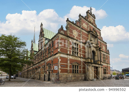 The former stock exchange building in Copenhagen, Denmark 94996502