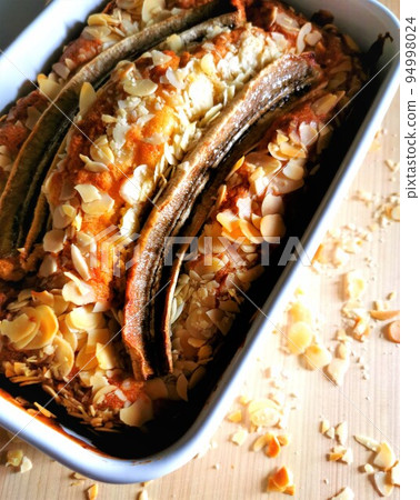 Sweets at home with homemade banana cake Sweets at home with homemade banana cake 94998024