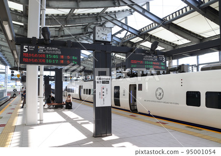 特快海鷗（885系：博多⇔長崎）在長崎站停靠 95001054