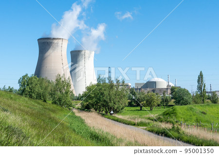 Doel, East - Flanders - Belgium -Cooling towers of the nuclear power reactors with agricultural fields in the foreground 95001350
