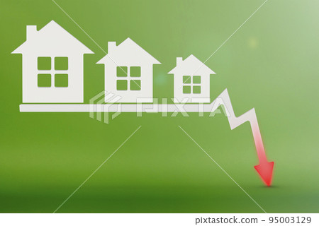 Real estate value in 2022. Sale and collapse of the value of real estate. inflation and rising prices. House model on a green background. Numbers 2022 on the down arrow Real estate value in 2022. Sale and collapse of the value of real estate. inflation and rising prices. House model on a green background. Numbers 2022 on the down arrow 95003129