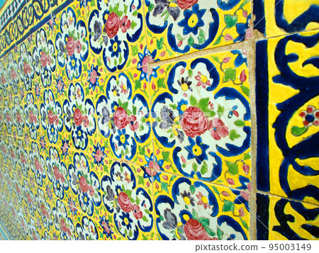 Tiles inside a mosque in Kashan, Iran 95003149