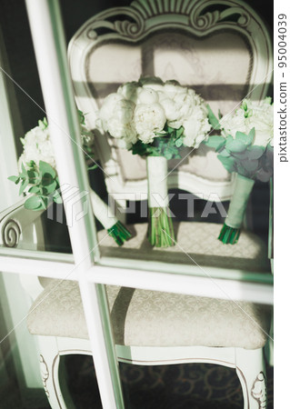 Wonderful luxury wedding bouquet of different flowers Wonderful luxury wedding bouquet of different flowers 95004039