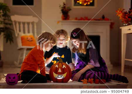Kids in witch costume on Halloween trick or treat 95004749