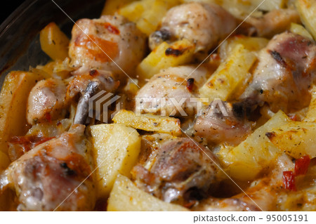 Chicken with potatoes only from the oven Chicken with potatoes only from the oven 95005191
