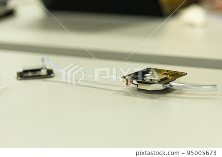 The Assembly of the sensors on the chip 95005673