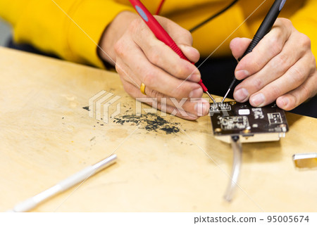 The Assembly of the sensors on the chip 95005674