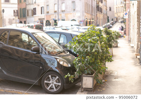 Parking in the small streets of Rome. 95006072