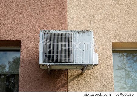Air Conditioner on a residential home. Electricity consumption and costs 95006150