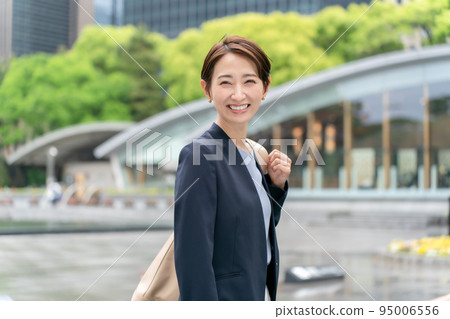 Business woman 95006556