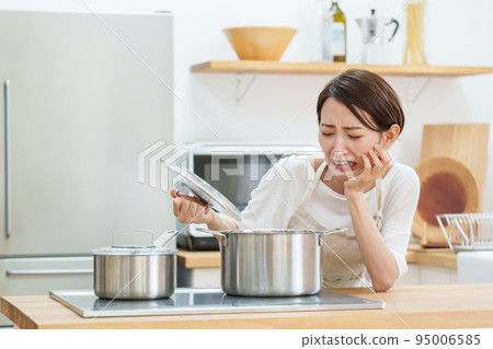 不會做飯的家庭主婦 不會做飯的家庭主婦 95006585