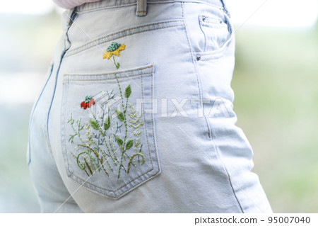 embroidered pocket on jeans embroidered pocket on jeans 95007040