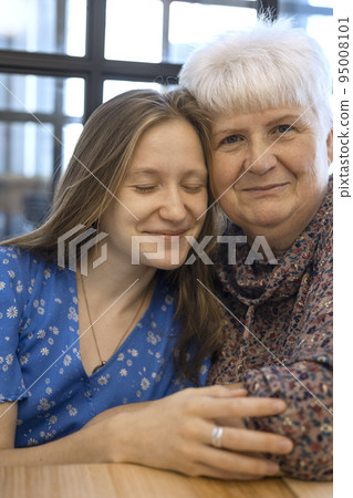 portrait of happy grandmother and granddaughter 95008101