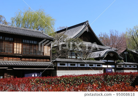 A pre-war izakaya and public bath restored in the Edo-Tokyo Open Air Architectural Museum 95008618