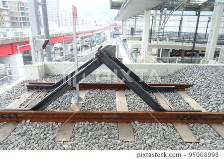 The end of the track, the terminal stop, the terminal stop The end of the track, the terminal stop, the terminal stop 95008998