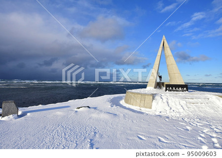 Winter scenery of Cape Soya in Wakkanai, Hokkaido 95009603