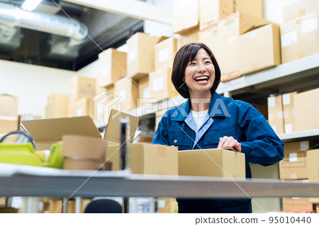 Business Factory Manufacturing Warehouse Distribution Transportation Packing 95010440