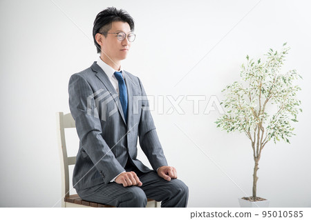 Man interviewed interview 95010585