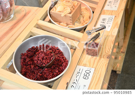 Store specializing in dried fruits 95010985