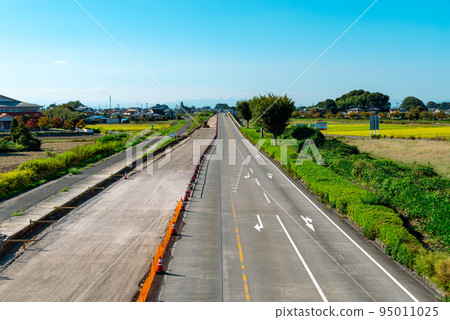 努力增加主幹道上的車道數量 國道 17 號上布路俯視圖 2022.10 e-3 淺色調 95011025