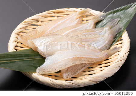 Opening of kiss 95011290