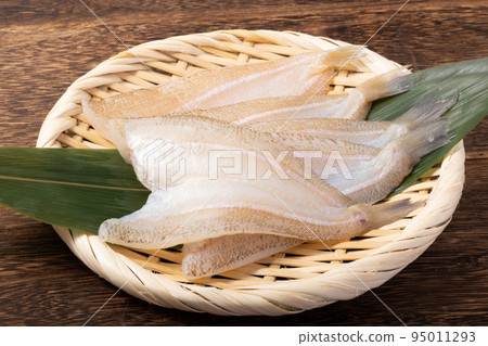 Opening of kiss Opening of kiss 95011293