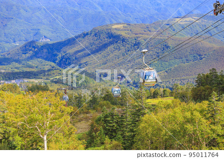 禦嶽山索道到八合目,紅葉盛開 禦嶽山索道到八合目,紅葉盛開 95011764