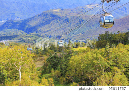Mt. Ontake Ropeway to the 8th station with autumn leaves in full bloom Mt. Ontake Ropeway to the 8th station with autumn leaves in full bloom 95011767