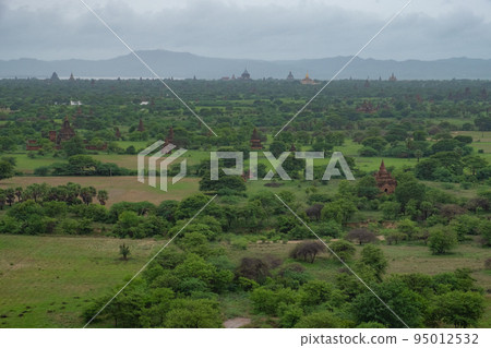 Distant view of Buddhist ruins in Bagan, the ancient capital of Myanmar 95012532