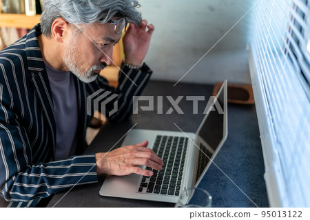 Cool businessman British gentleman elegant appearance personal computer cafe Cool businessman British gentleman elegant appearance personal computer cafe 95013122