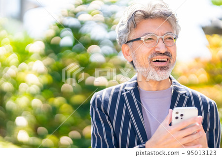 Cool businessman British gentleman elegant appearance cell phone smartphone green ball bokeh Cool businessman British gentleman elegant appearance cell phone smartphone green ball bokeh 95013123