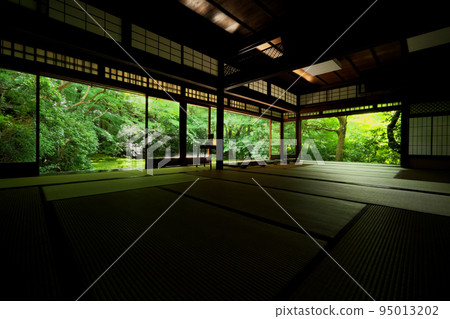 琉璃子院 眺望青金石庭園的景色 95013202