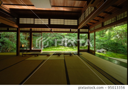 琉璃子院 眺望青金石庭園的景色 95013356