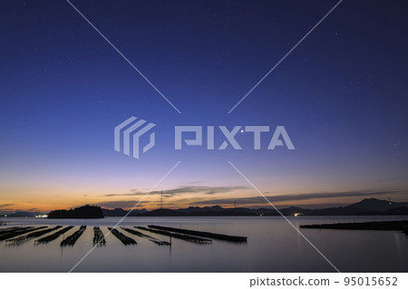 Seto Inland Sea's winter starry sky The morning star rising in the Shinonome sky Seto Inland Sea's winter starry sky The morning star rising in the Shinonome sky 95015652