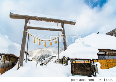 福島縣大內宿～白雪覆蓋的街景～ 95015880