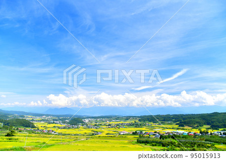 Iizuna Town (former Mimizu Village - around Iizuna Hospital) overlooking the whole area (Iizuna Town, Nagano Prefecture) [September 2022] 95015913