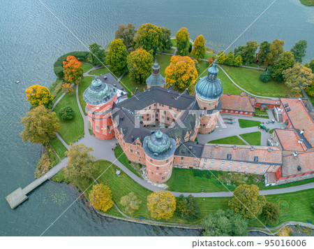 Aerial view of Swedish 16 th century Gripsholm castle located in Mariefred Sodermanland Aerial view of Swedish 16 th century Gripsholm castle located in Mariefred Sodermanland 95016006