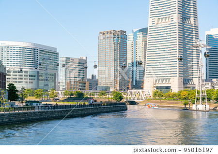 [神奈川縣]天氣晴朗的橫濱港未來 95016197
