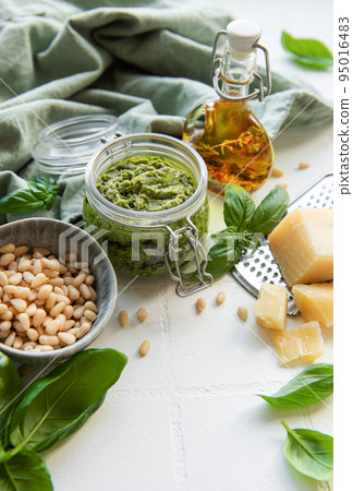 Green basil pesto 95016483