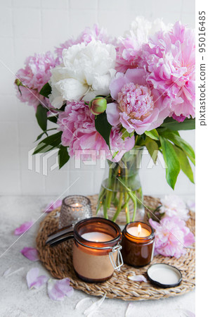 Bouquet of beautiful peonies in vase 95016485