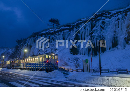 [Night] Senjojiki Ice Waterfall [Blue] 95016745