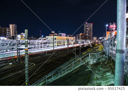 An image of the railroad track seen from the top of the bridge 95017425