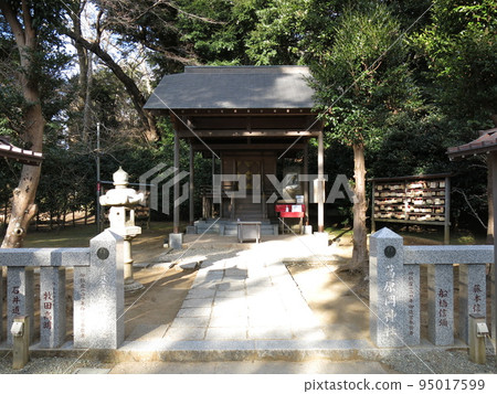 Kuzuharaoka Shrine (main shrine) in Kamakura City 95017599