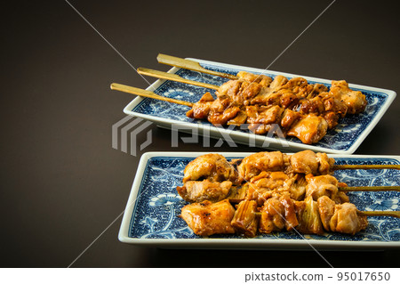 The yakitori sauce tastes great as an appetizer with alcohol, but it's also great as a side dish for rice. 95017650