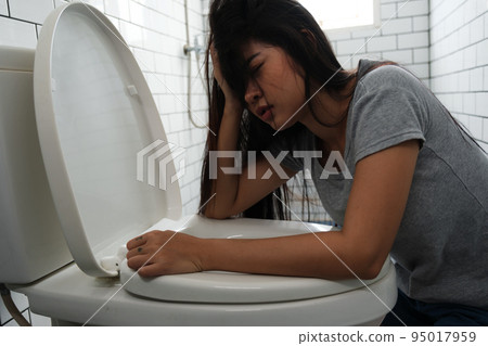 Woman drunk and vomit in bathroom 95017959
