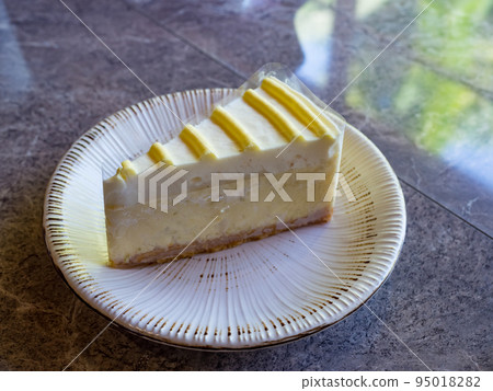 Lemon Cheese (Cheese) Cake 95018282