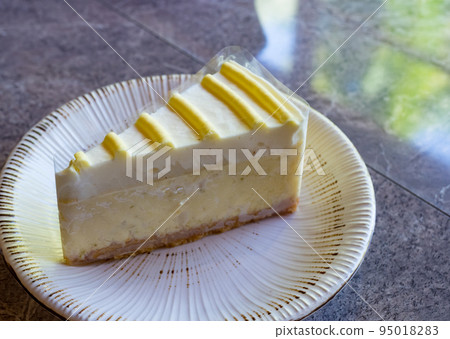 Lemon Cheese (Cheese) Cake 95018283